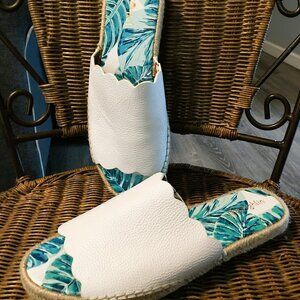 J Mclaughlin Espadrille Sandals Pebbled White Leather Tropical footbeds Sz 11 M